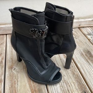 KARL LAGERFELD PARIS Blayze Lug Sole Booties Size 7